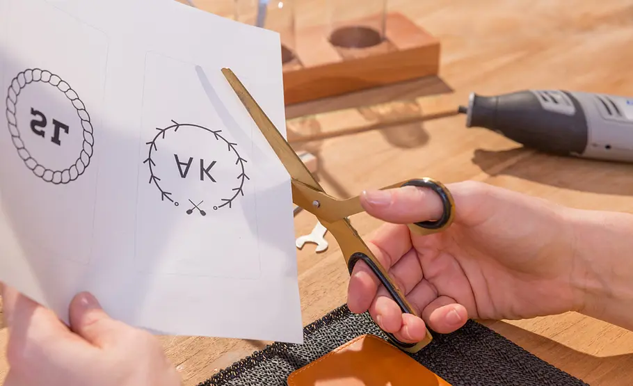 Handyhülle aus Leder gravieren