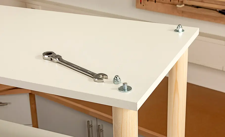 Regal aus Rundholz selber bauen