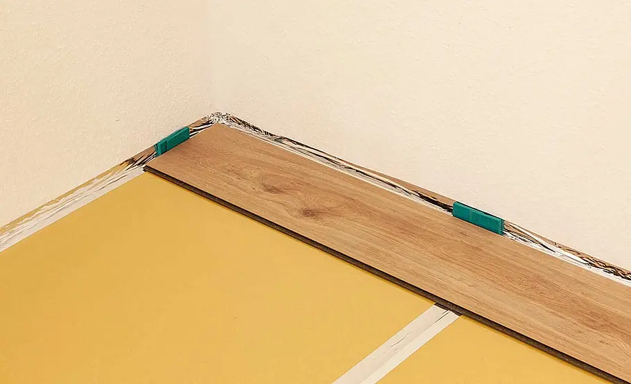 Laminat richtig verlegen – von Raum zu Raum