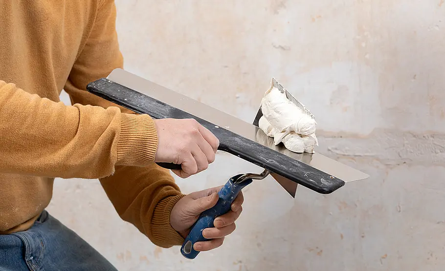 Schäden im Wand-Putz ausbessern