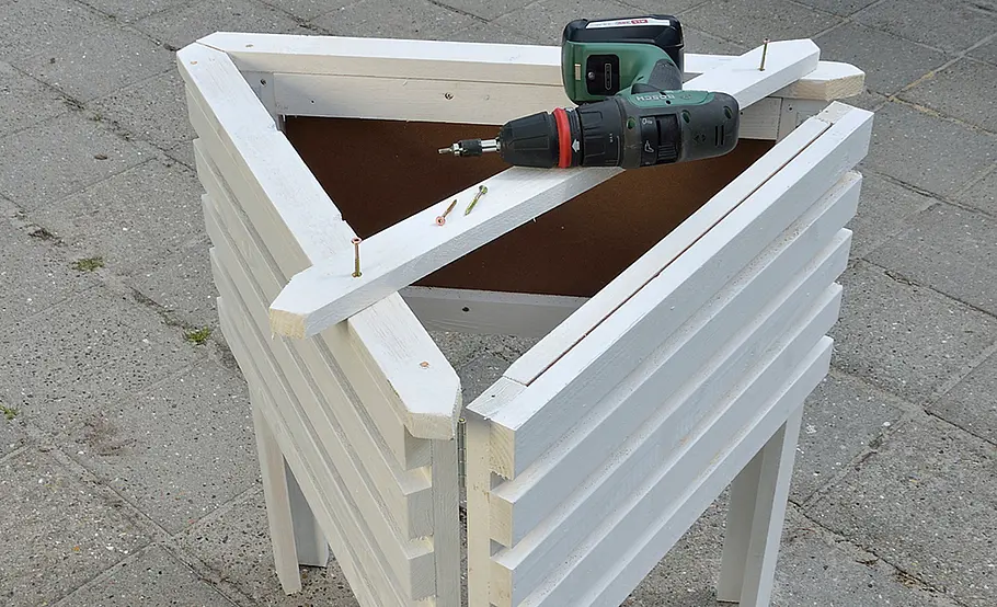 Dreieckiges Tischbeet bauen