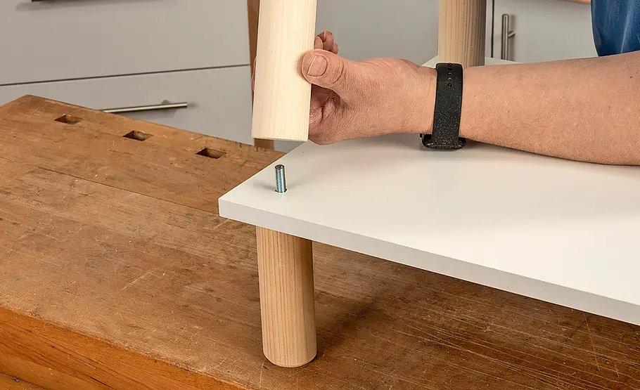 Regal aus Rundholz selber bauen