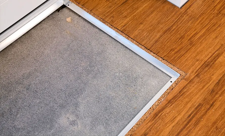 Schmutzfangmatte in Boden einlassen
