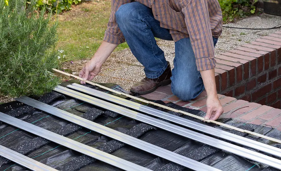 Terrassensanierung: Unterkonstruktions-Profile messen