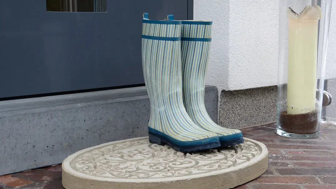 Trittsteine aus Beton selber gießen - Foto: sidm / DW; GB Trittsteine aus Beton selber gießen - Foto: sidm / DW; GB
