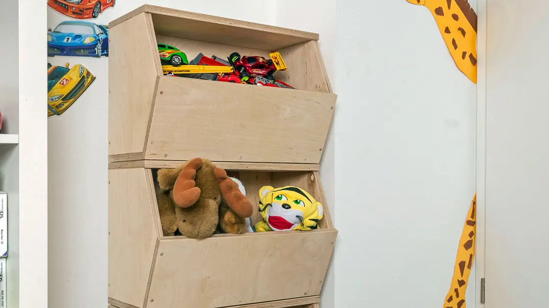 Anleitung: Spielzeug-Regal mit Schütten selber bauen - Foto: sidm/KEH Anleitung: Spielzeug-Regal mit Schütten selber bauen - Foto: sidm/KEH