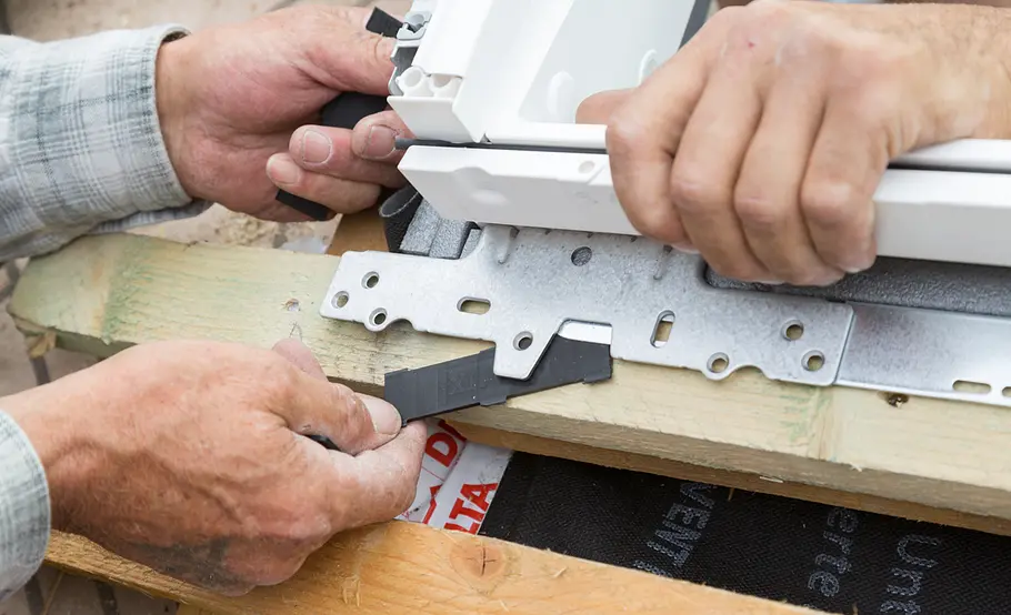 Velux Dachfenster mit Verdunkelungsrollo einbauen