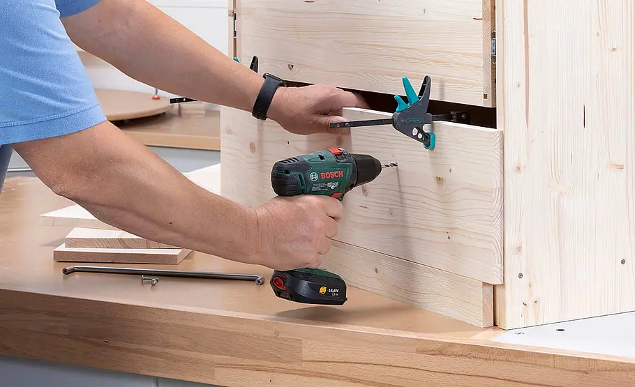 Schrank für unter die Treppe bauen