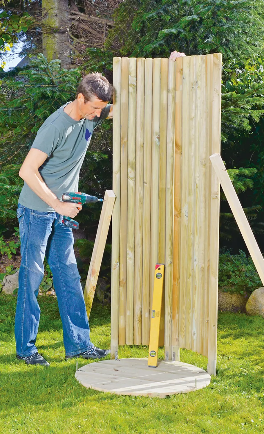 Mobile Gartenbrause mit Sichtschutz bauen