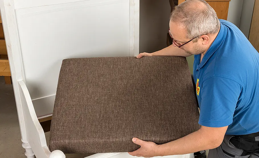 Sessel aus altem Bett bauen