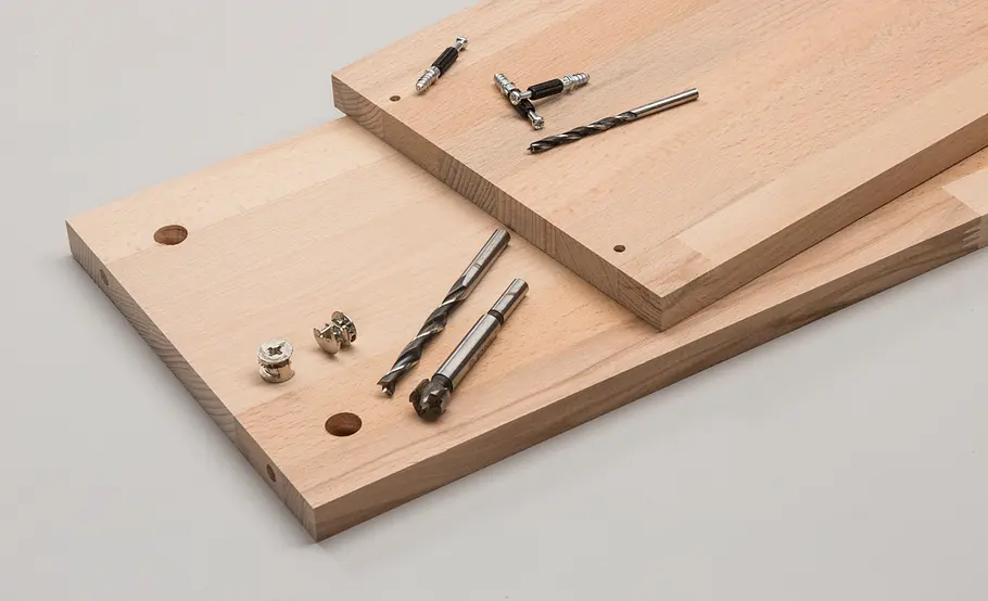 Bett in Drempel-Regal bauen
