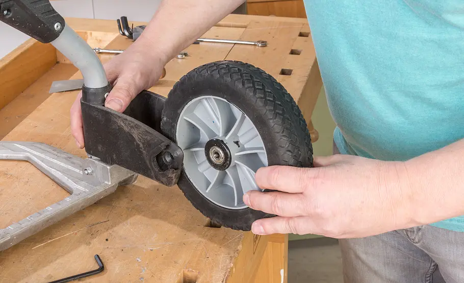 Sackkarre reparieren: Rad wechseln