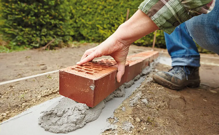 Steinmauer für den Garten aus Klinker