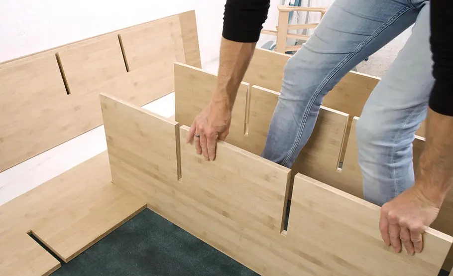 Kinderregal mit Boxen