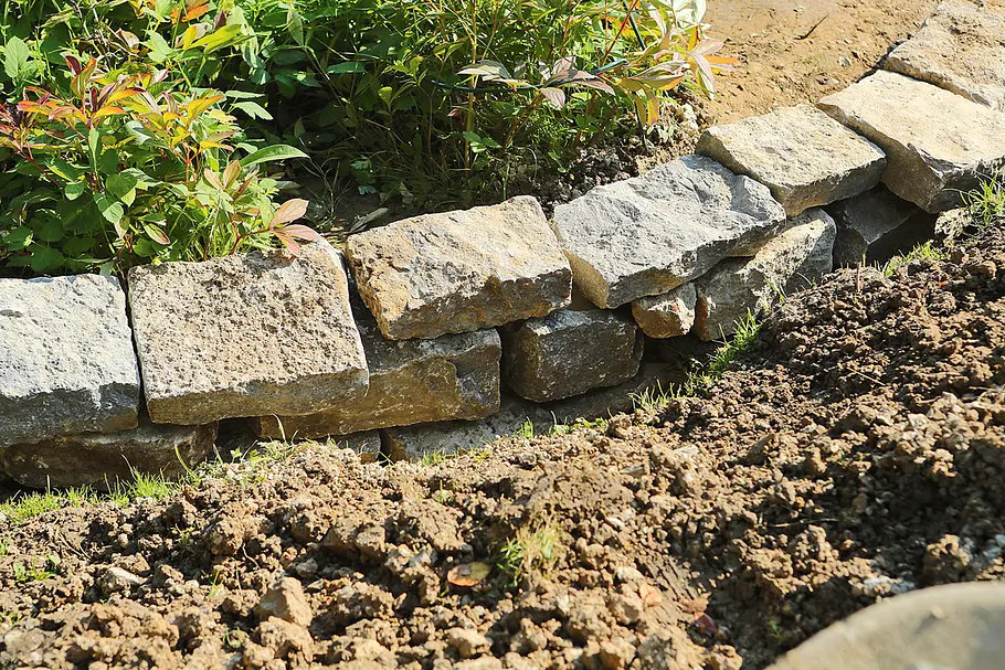 Trockenmauer bauen