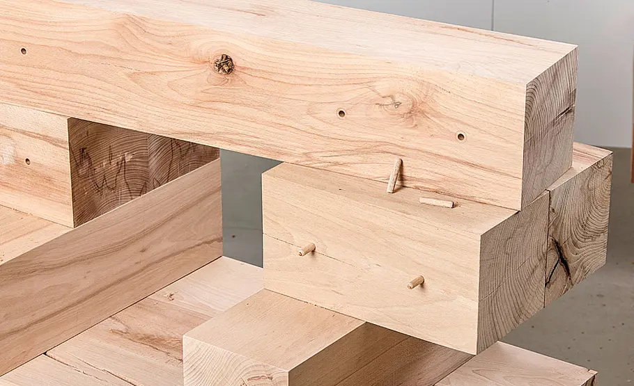 Waschplatz aus Holzbalken bauen