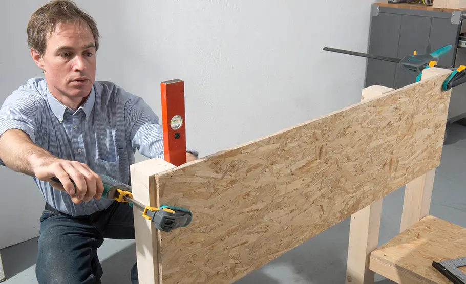 Werkbank mit Werkzeughalter