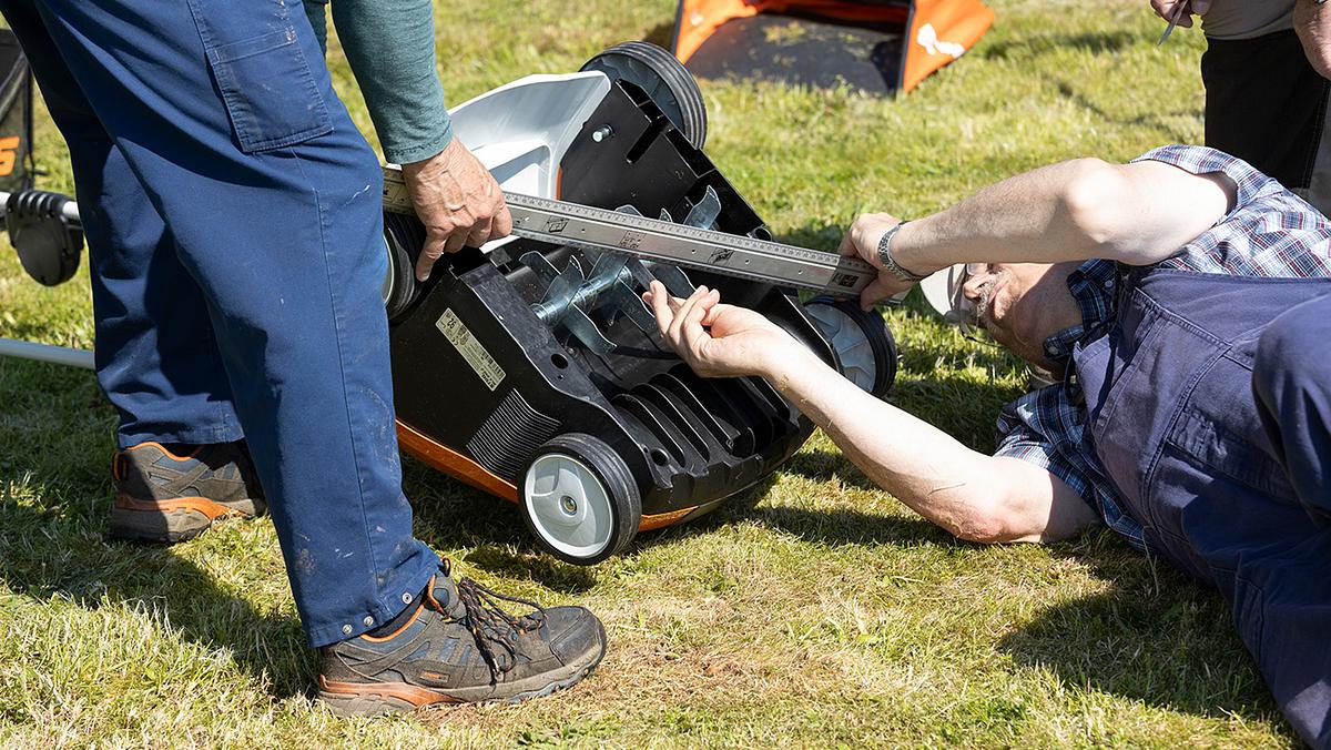 Gerät wird auf Arbeitstiefe eingestellt