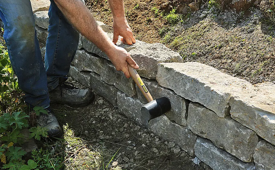 Trockenmauer bauen