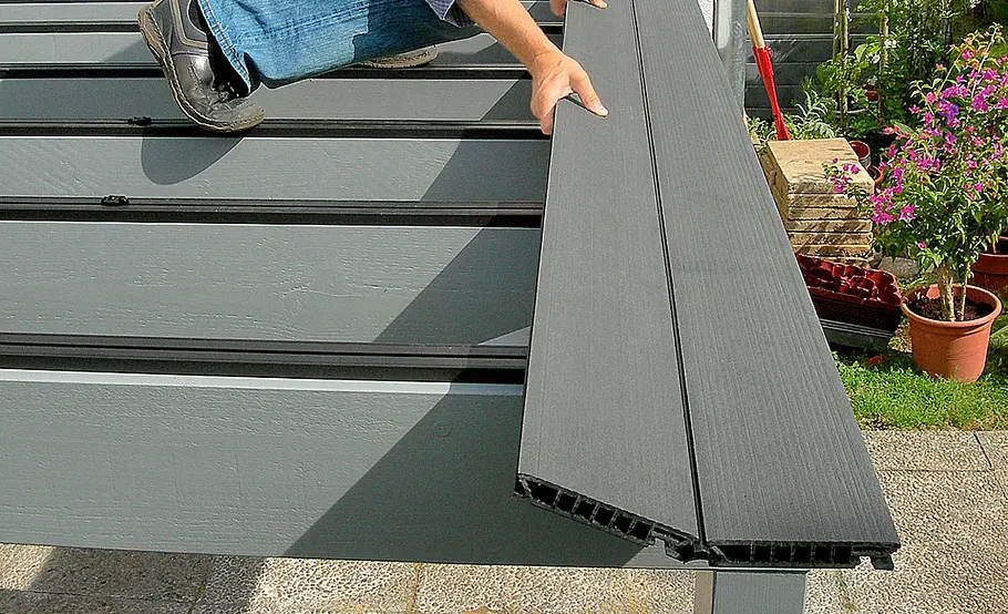 Hochterrasse: Beplankung & Treppenbau