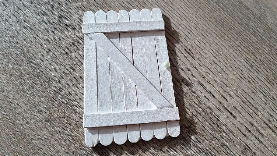Wichteltür mit Türknauf
