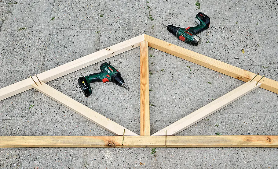 Anlehngewächshaus aus Holz vor der Hauswand selber bauen