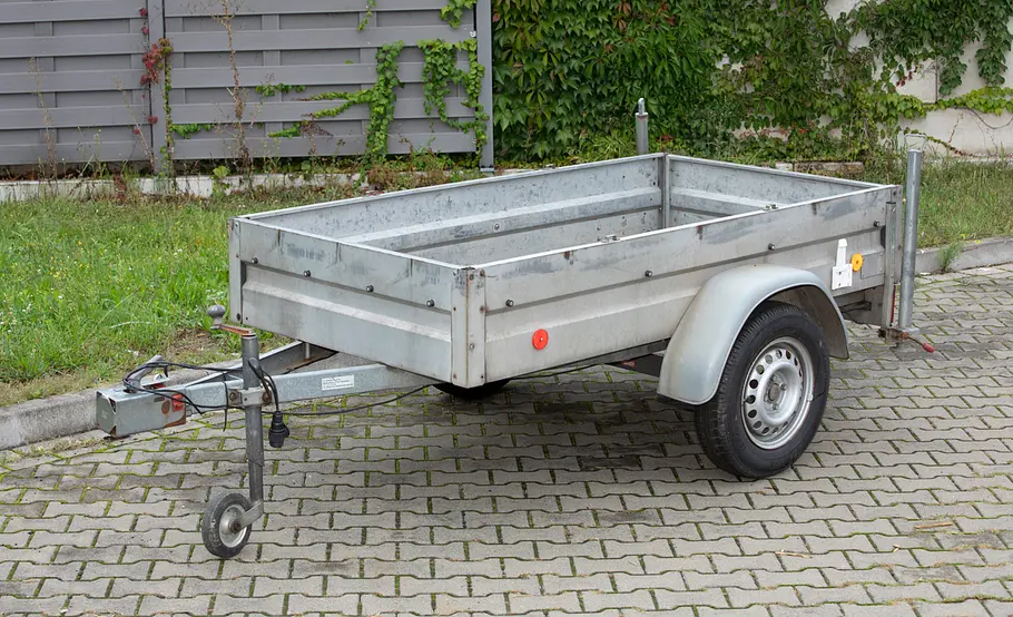 Pkw-Anhänger reparieren