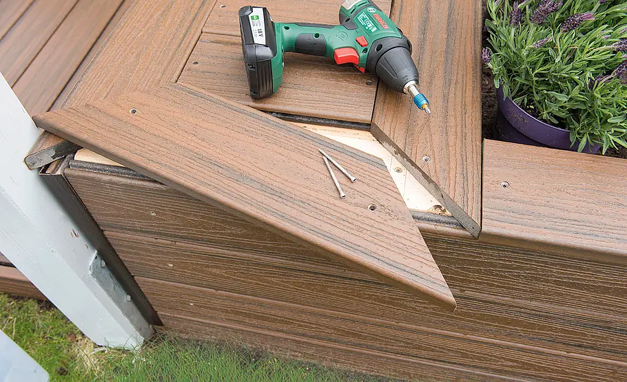 Kleines Hochbeet aus Terrassendielen bauen