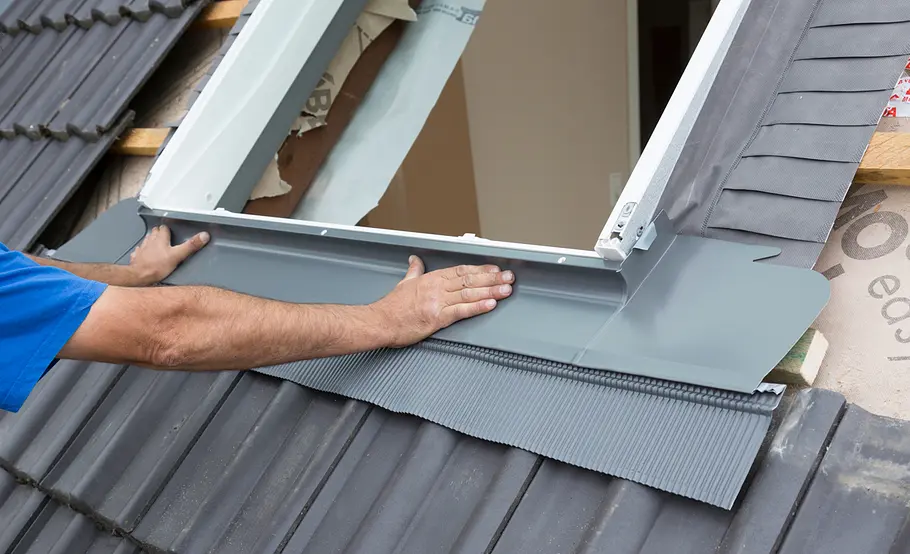 Velux Dachfenster mit Verdunkelungsrollo einbauen