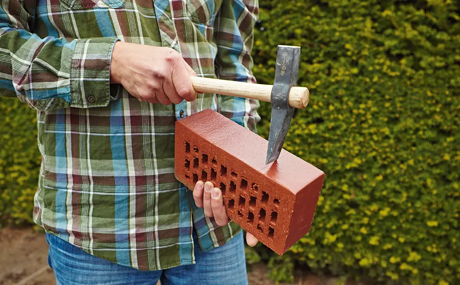 Steinmauer für den Garten aus Klinker