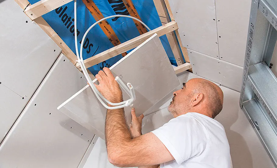 Dachstuhl mit Trockenbauplatten verkleiden