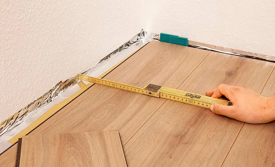 Laminat richtig verlegen – von Raum zu Raum