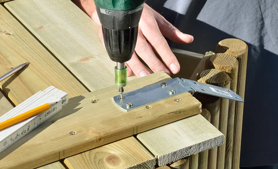 Holzverkleidung für Mülltonnen