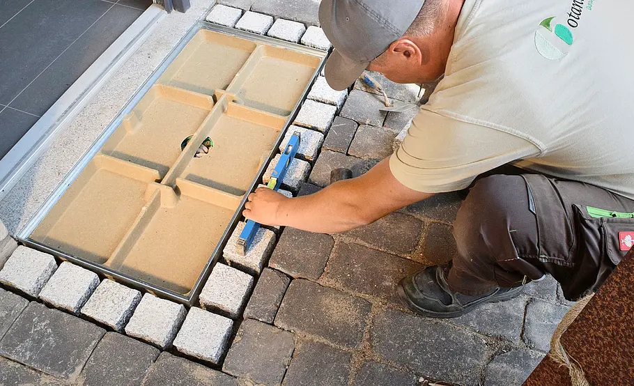 Schmutzfangmatte in Boden einlassen