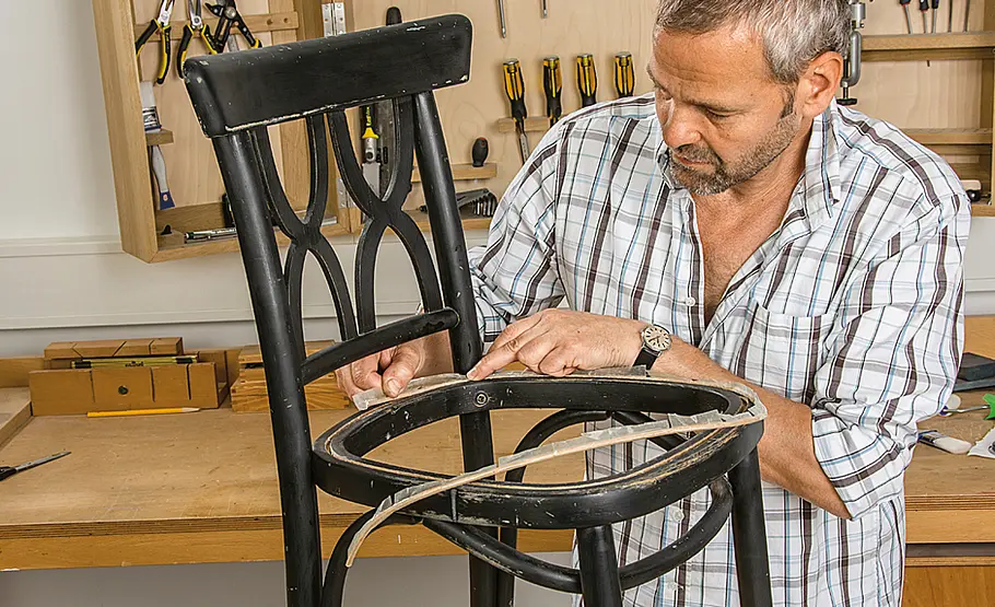 Stuhlgeflecht reparieren