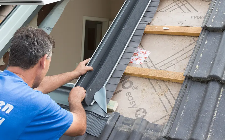Velux Dachfenster mit Verdunkelungsrollo einbauen
