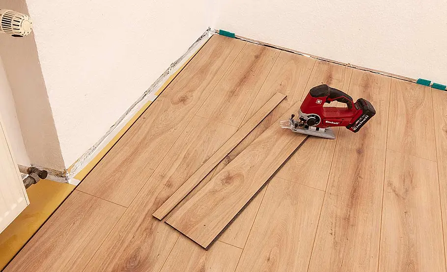 Laminat richtig verlegen – von Raum zu Raum