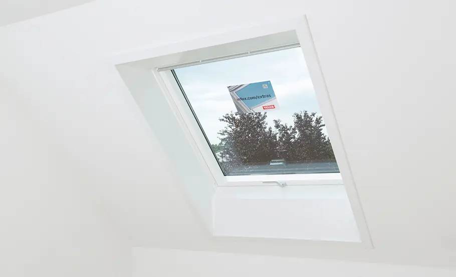 Velux Dachfenster mit Verdunkelungsrollo einbauen