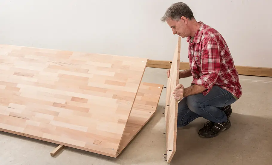 Bett in Drempel-Regal bauen