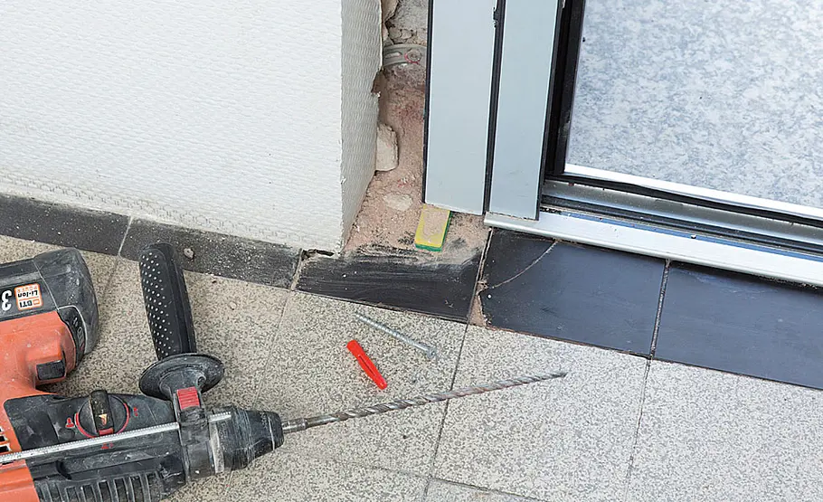 Haustür aus Aluminium einbauen