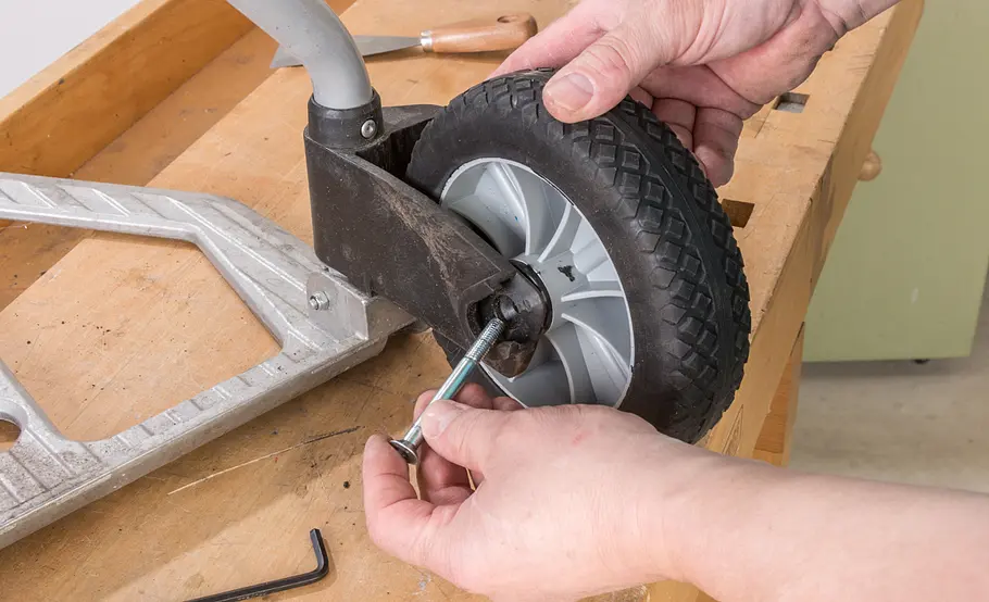Sackkarre reparieren: Rad wechseln