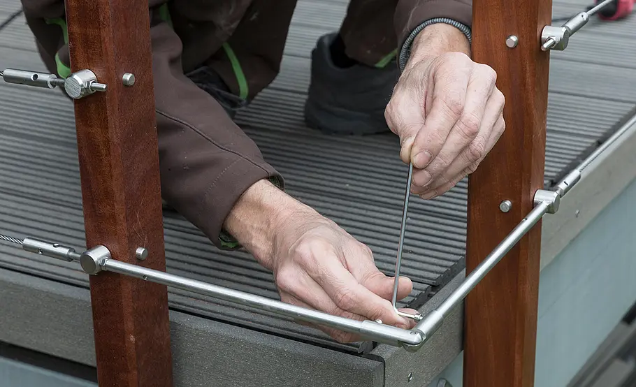Hochterrasse aus Holz – Geländer