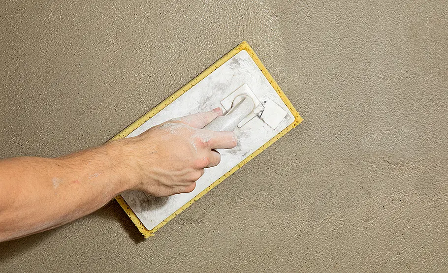 So können Sie die Kellerwand verputzen