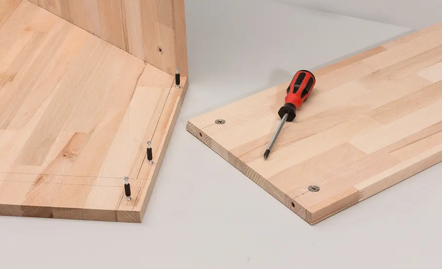 Bett in Drempel-Regal bauen