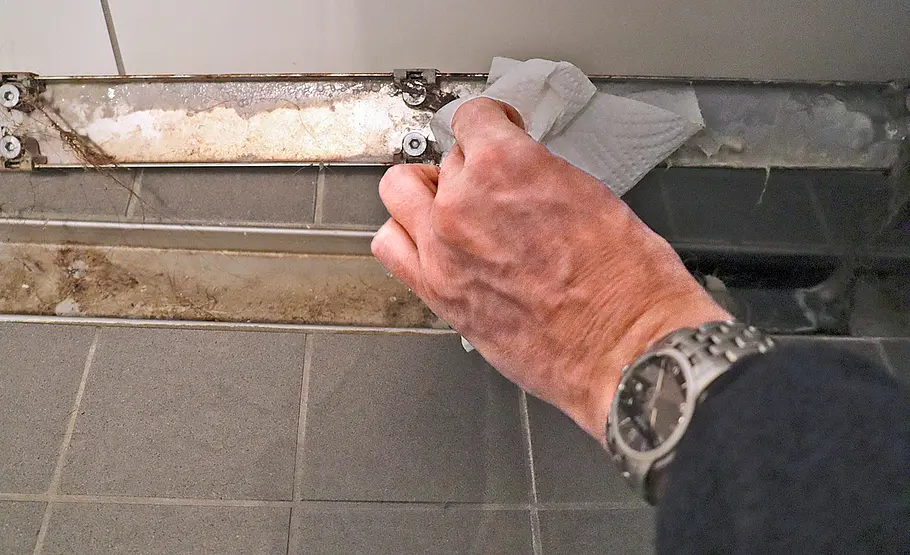Duschabfluss reinigen