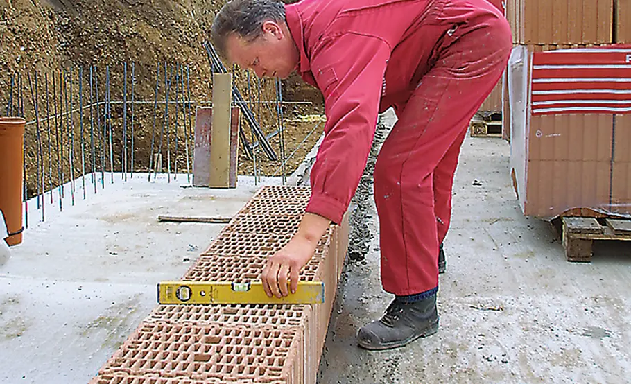 Hintermauerziegel setzen
