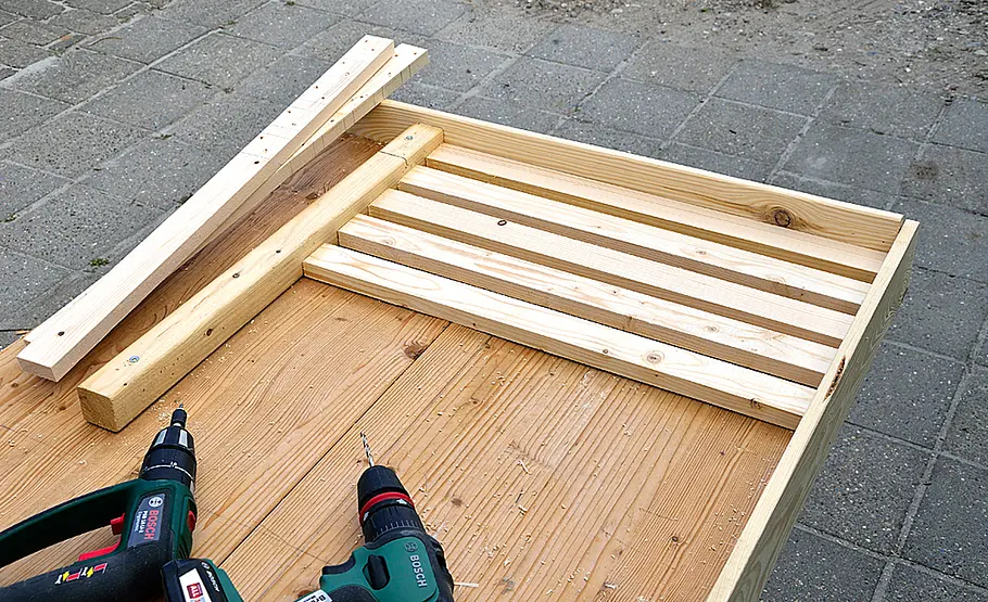 Sechseckiges Tischbeet bauen