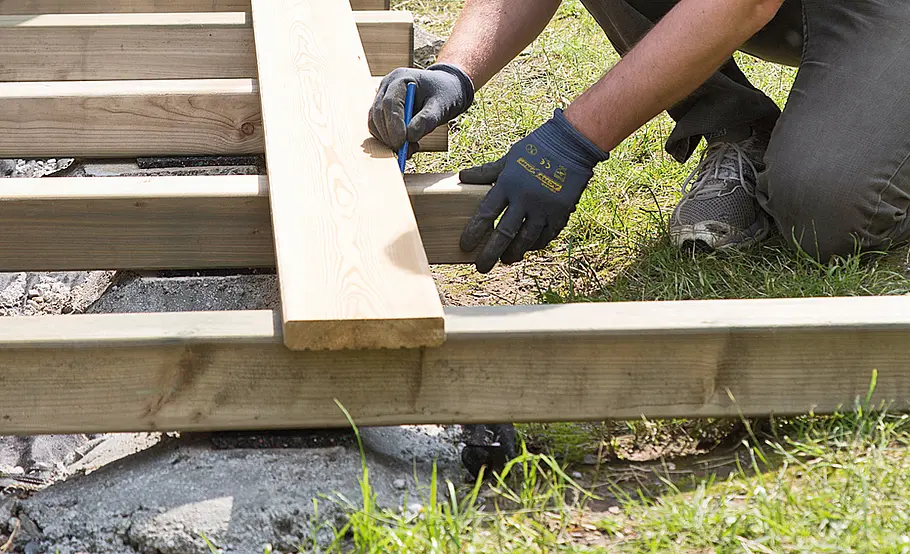 Terrassendielen aus Lärche verlegen