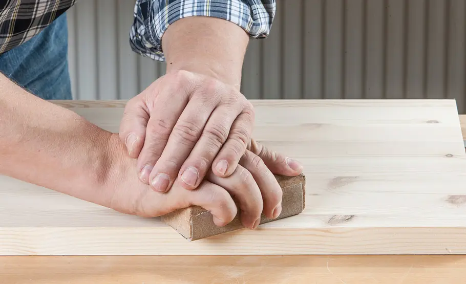 Holz farbig beizen
