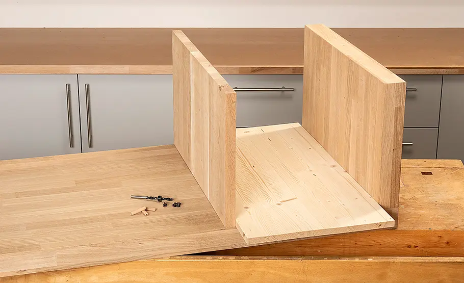 Wohnzimmertisch mit Schubladen
